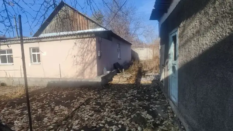 🅰️🅰️🅰️🅰️🅰️🅰️
🅰️🅰️🅰️
Пролетарский район, поселок чулковка, вторая остановка от рынка
Участок 6 соток с гаражом и хозяйственными постройками
Газ не подключен, но труба уже на участке
Крыша недавно отремонтирована
В доме 3 комнаты
Документы готовы
Цена 2,65 млн руб
+79490369160
+79493028735 - фотография - 2