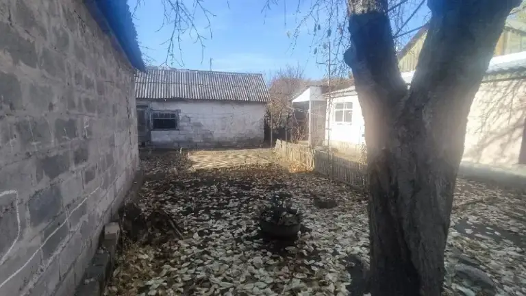 🅰️🅰️🅰️🅰️🅰️🅰️
🅰️🅰️🅰️
Пролетарский район, поселок чулковка, вторая остановка от рынка
Участок 6 соток с гаражом и хозяйственными постройками
Газ не подключен, но труба уже на участке
Крыша недавно отремонтирована
В доме 3 комнаты
Документы готовы
Цена 2,65 млн руб
+79490369160
+79493028735 - фотография - 8