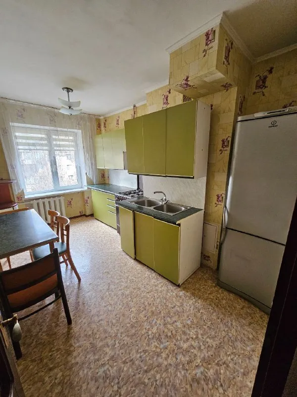 ‼️Продажа квартиры‼️

🏡Продаётся 3-трехкомнатная квартира🗺г. Донецк днр ворошиловский р-н, пр-кт комсомольский, район набережной, недалеко от площади ленина

✅Этажность–5/9 жилого дома
✅Общая площадь–65.1 м2
✅Кухня–10 м2

✅Комнаты раздельные, лоджия и балкон застеклены, две кладовые
✅В квартире и на лестничной площадке есть бойлер
✅Квартира продается с мебелью и техникой
✅Удобная транспортная развязка, рядом магазины, школа, детский сад
🧾Документы готовы
🔥Собственник

💴Цена: 8🍋700.000 рублей
☎️+7(949) 371-59-73

Недвижимость днр - фотография - 7