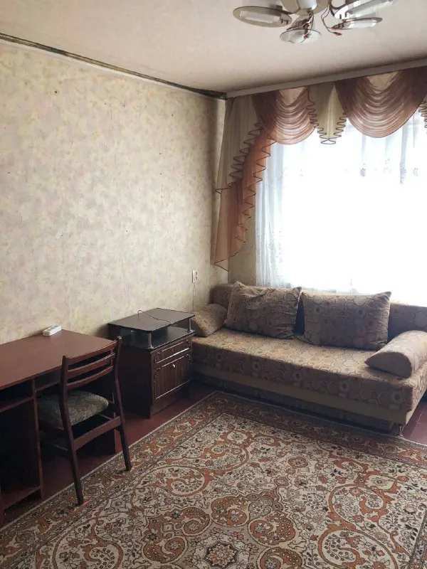 Сдаю однокомнатную квартиру в киевском районе (проспект киевский), 1 этаж из 9, высокий цоколь.
В квартире есть абсолютно все для проживания: раскладной диван, стиральная машинка, кухонный гарнитур, микроволновка, духовой шкаф с варочной панелью, бойлер.
Отличное расположение квартиры, в пешей доступности остановки общественного транспорта.
Стоимость аренды квартиры 22000р

По поводу аренды пишите в тг: @poet_773 - фотография - 3