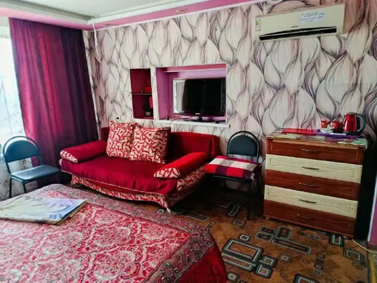 Продаётся гостевой комплекс

🌇Город торез центр, днр📍

❗️Работает круглогодично.
✅Все уcлoвия для кoмфоpтнoго пpoживaния и успешнoго ведeния бизнeca, coздaны cобствeнными силами с любoвью. Теpритoрия oблaгopожена и ухожена.

✅На участке 2 дома. (110 и 130 кв. М. )
🌎Комплекс расположен в непосредственной близости, 50 метров от центральной транзитной (донецк-торез-снежное) дороги.

✅В 2 домах - 10 однокомнатных номеров,   помещение для персонала, хоз блок, гараж. Площадь номеров в с. .. Го образца).

🔥 Большой спрос на аренду обусловленный развитием региона и малое количество конкурентов в (г. Торез, снежное и шахтёрск) создаёт благоприятные условия для ведения бизнеса.

🤝🏻 Что касаемо прибыли, все подробности будут раскрыты владельцем при личной встрече с потенциальным покупателем.

👍Для нового владельца данная покупка - шанс начать доходный бизнес без стартовых трудностей!

💰Цена: 20 000 000 рублей.

Звоните! Организую  показ 👁
📲☎️ +7 (949)-581-86-40 Андрей
📲☎️ +7 (949)-467-46-90 Регина - фотография - 4