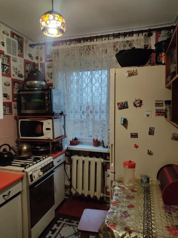 ‼️Продажа квартиры‼️

Макеевка, мкр. Октябрьский (капитальная). Продам 1-ком квартиру 31.6 м² (в малосемейке). Собственник, не агенство!
Квартира в отличном жилом состоянии. 3-й этаж. Установлены хорошие м/п окна (пятикамерные с немецкой фурнитурой), новые коммуникации (вода, канализация, отопление), нагревательный бак, новый инверторный кондиционер квартира продается без мебели

Отличное месторасположение развитая инфраструктура: рядом рынок, торговый центр, супермаркеты, магазины, детский сад, школа
Есть все необходимое для жизни
Документы в порядке
Квартира внесена в росреестр, присвоен кадастровый номер
🔥Собственник

Торг реальному покупателю!

💴Цена: 1🍋6 рублей
☎️+7(949) 421-23-90

Недвижимость днр - фотография - 5