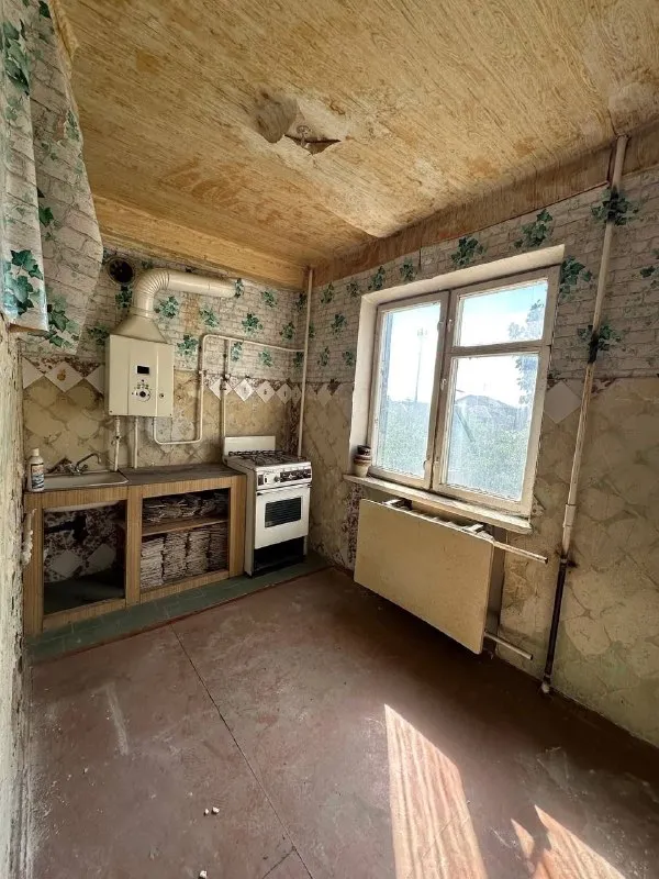 ‼️Продажа квартиры‼️

🏡Продажа от собственника 4-четырехкомнатная квартира г. Харцызск днр пгт. Горное

✅Этажность–4/5 жилого дома
✅Общая площадь–67 м2

✅С/у раздельный
✅Есть балкон и кладовая
✅В шаговой доступности школа, садик, магазины, аптека
✅Выполнен фасадный ремонт дома
✅Квартира под ремонт
🔥Собственник

💴Цена: 2🍋300.000 рублей
📲За более подробной информацией обращаться по телефону;
☎️+7(949) 430-29-17

📨Подписаться - фотография - 6
