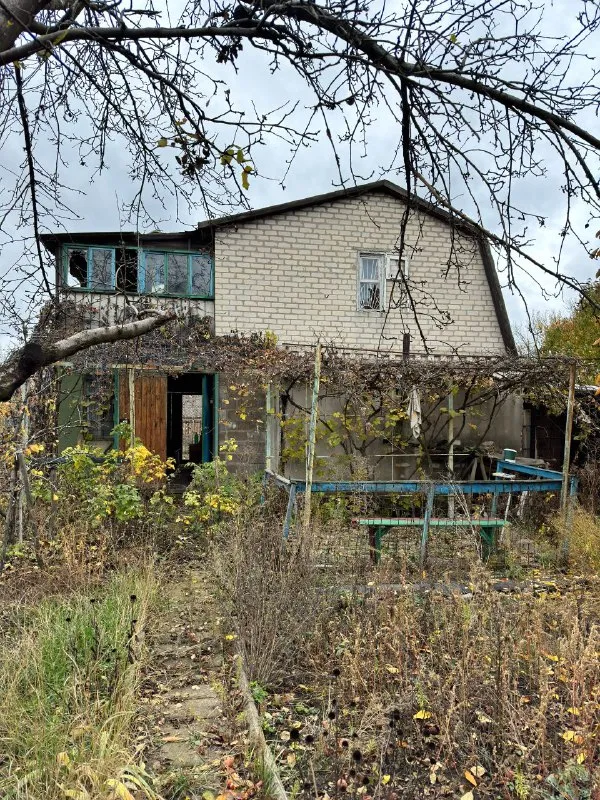 ‼️Продажа дома‼️

🏡Продам двухэтажный дом с землей в дачном кооперативе абакумовец г. Донецк днр р-н ш-ты абакумова

✅Состояние жилое
Отопление печное, свет есть всегда, вода поступает в дом из резервуаров, расположенных на террасе 2го этажа дома, которые наполняются насосом из колодца
✅Имеется мини сауна с парилкой и душевой от буржуйки
Во дворе два сарая и душ
🔥Собственник

💴Цена: 1🍋3 рублей
☎️+7(949) 382-92-27, Вотсап
☎️+7(961) 282-88-72 Николай

📨Подписаться - фотография - 2