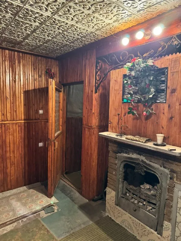 ‼️Продажа дома‼️

🏡Продам двухэтажный дом с землей в дачном кооперативе абакумовец г. Донецк днр р-н ш-ты абакумова

✅Состояние жилое
Отопление печное, свет есть всегда, вода поступает в дом из резервуаров, расположенных на террасе 2го этажа дома, которые наполняются насосом из колодца
✅Имеется мини сауна с парилкой и душевой от буржуйки
Во дворе два сарая и душ
🔥Собственник

💴Цена: 1🍋3 рублей
☎️+7(949) 382-92-27, Вотсап
☎️+7(961) 282-88-72 Николай

📨Подписаться - фотография - 3