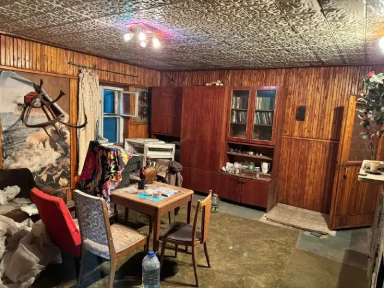 ‼️Продажа дома‼️

🏡Продам двухэтажный дом с землей в дачном кооперативе абакумовец г. Донецк днр р-н ш-ты абакумова

✅Состояние жилое
Отопление печное, свет есть всегда, вода поступает в дом из резервуаров, расположенных на террасе 2го этажа дома, которые наполняются насосом из колодца
✅Имеется мини сауна с парилкой и душевой от буржуйки
Во дворе два сарая и душ
🔥Собственник

💴Цена: 1🍋3 рублей
☎️+7(949) 382-92-27, Вотсап
☎️+7(961) 282-88-72 Николай

📨Подписаться - фотография - 4