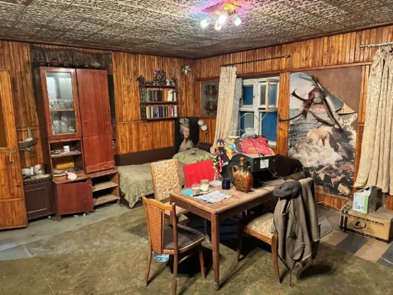 ‼️Продажа дома‼️

🏡Продам двухэтажный дом с землей в дачном кооперативе абакумовец г. Донецк днр р-н ш-ты абакумова

✅Состояние жилое
Отопление печное, свет есть всегда, вода поступает в дом из резервуаров, расположенных на террасе 2го этажа дома, которые наполняются насосом из колодца
✅Имеется мини сауна с парилкой и душевой от буржуйки
Во дворе два сарая и душ
🔥Собственник

💴Цена: 1🍋3 рублей
☎️+7(949) 382-92-27, Вотсап
☎️+7(961) 282-88-72 Николай

📨Подписаться - фотография - 5