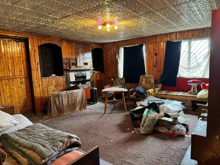 ‼️Продажа дома‼️

🏡Продам двухэтажный дом с землей в дачном кооперативе абакумовец г. Донецк днр р-н ш-ты абакумова

✅Состояние жилое
Отопление печное, свет есть всегда, вода поступает в дом из резервуаров, расположенных на террасе 2го этажа дома, которые наполняются насосом из колодца
✅Имеется мини сауна с парилкой и душевой от буржуйки
Во дворе два сарая и душ
🔥Собственник

💴Цена: 1🍋3 рублей
☎️+7(949) 382-92-27, Вотсап
☎️+7(961) 282-88-72 Николай

📨Подписаться - фотография - 6