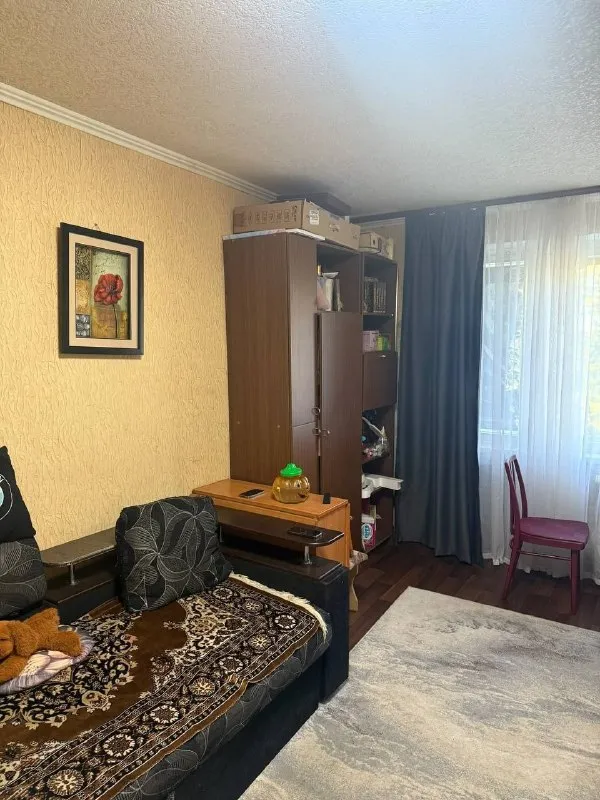‼️Продажа квартиры‼️
🏡Продам 3-трехкомнатную квартиру г. Харцызск днр черемушки верх мкр-н металлургов 5
✅Этажность–4/5 жилого дома
✅Квартира неугловая
С/у раздельный, окна пластик, нагревательный бак, состояние жилое
✅В квартире остаётся частично мебель
✅Район хороший, всё рядом
🧾Документы готовы
🔥Собственник
💴Цена: 3🍋350.000 рублей
☎️+7(949) 394-69-12
📨Подписаться - фотография - 1