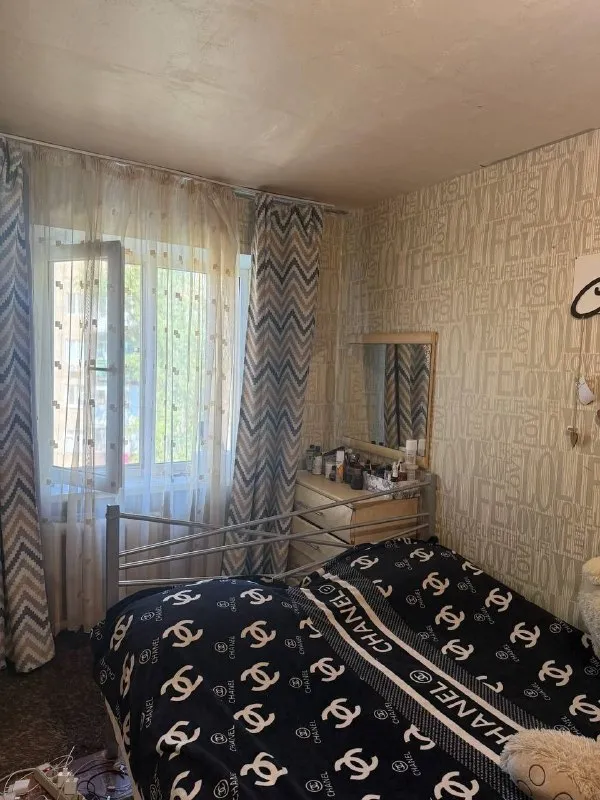 ‼️Продажа квартиры‼️
🏡Продам 3-трехкомнатную квартиру г. Харцызск днр черемушки верх мкр-н металлургов 5
✅Этажность–4/5 жилого дома
✅Квартира неугловая
С/у раздельный, окна пластик, нагревательный бак, состояние жилое
✅В квартире остаётся частично мебель
✅Район хороший, всё рядом
🧾Документы готовы
🔥Собственник
💴Цена: 3🍋350.000 рублей
☎️+7(949) 394-69-12
📨Подписаться - фотография - 2