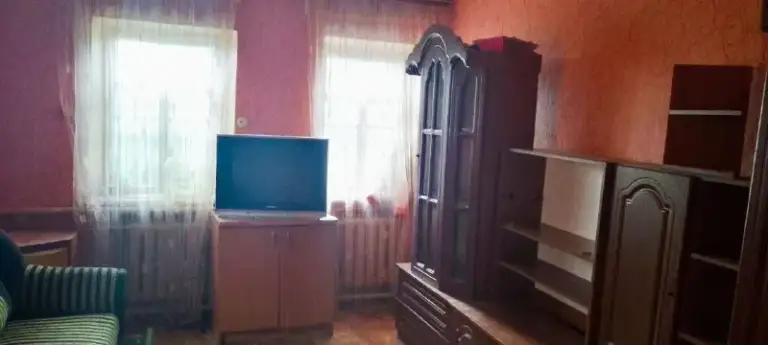 Продажа дома (квартиры на земле) в куйбышевском районе города донецка.
Основные характеристики:
• Тип: квартира на земле.
• Расположение: куйбышевский район, донецк.
• Площадь дома: 43 квадратных метра.
• Коммуникации: газ, вода, канализация – все есть.
• Состояние: жилое, но требуется косметический ремонт.
• Мебель: вся мебель остается.
• Ремонт и улучшения:
1)Поменяна сантехника.
2)Установлен бойлер.
3)Заменены водопроводные трубы на пластиковые.
• Особенности: дом очень теплый, есть собственная земля с возможностью обустройства зоны отдыха.
• Цена: 1 750 000 рублей.
Для получения дополнительной информации и по всем вопросам следует обращаться по телефону +79496142253 (оксана). - фотография - 4