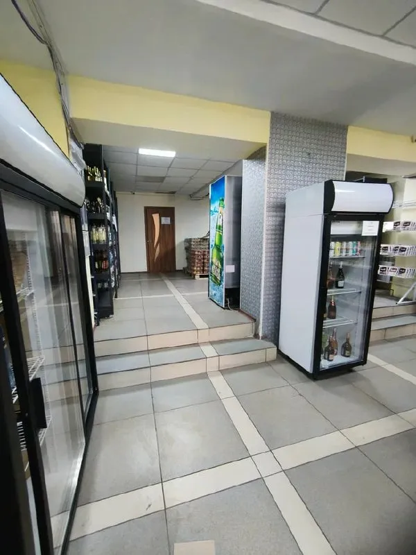 💥Аренда помещения 📍ул. Артема, шахтерская площадь.

Встроенное помещение на 1м этаже жилого дома с отдельным входом с ул. Артёма. Общая площадь 100кв. М. Планировка помещения: два торговых зала, комната персонала, подсобное помещение. В помещении есть пожарная и охранная сигнализация. Автономное газовое отопление. Вода по графику есть всегда.

Помещение хорошо просматривается с проезжей части, расположено рядом с остановками и жилым массивом.

Цена аренды: 120 000 рублей в месяц+ комм. Услуги

☎️Тел: + 79494991069 ( whatsapp, тelegram, viber)
✅Подписывайтесь на нас, и будь в курсе событий на рынке недвижимости:
Https://vk. Com/club112971253 - фотография - 1