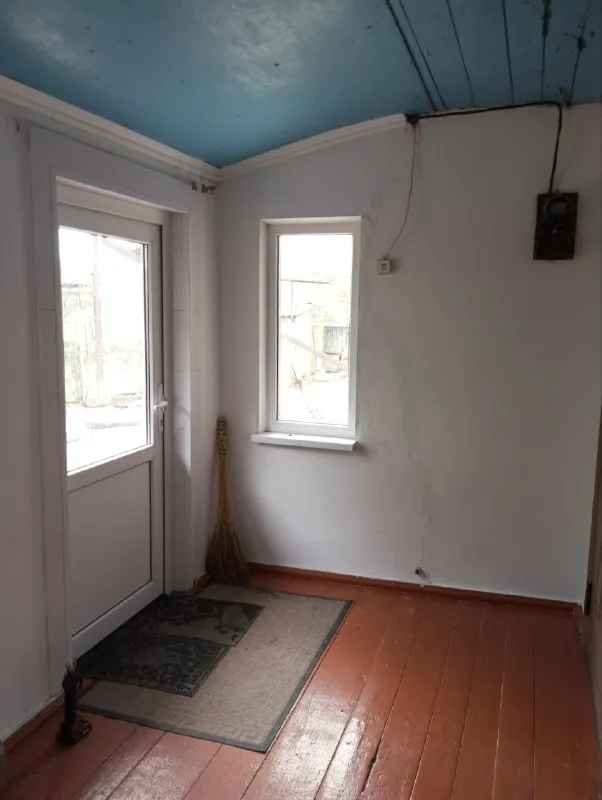 ‼️Продажа дома‼️
🏡От собственника продаётся дом с. Василевка, амвросиевкого района г. Амросиевка днр
✅Общая площадь–82 м2
✅Жилая–41 м2
✅Благоустроен, газифицирован, имеются гараж, летняя кухня, хоз. Постройки, дождевик, скважина подключена в дом
✅Земельный участок составляет 59 соток, большой фруктовый сад, виноградник
🧾Документы готовы к продаже
🔥Собственник
💴Цена: 2🍋500.000 рублей
📲Все вопросы по тел:
☎️+7(949) 304-61-89
📨Подписаться - фотография - 4