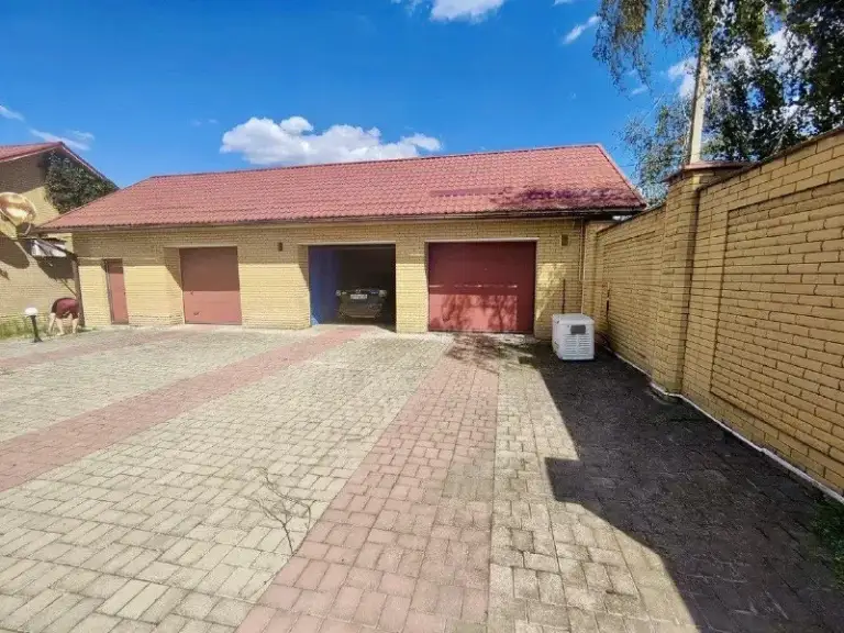 ‼️Продажа дома‼️

🏡Продажа шикарного загородного 2-х уровневого дома + гостевой дом + сауна, бассейн + гараж в 20 км. От центра г. Донецк, с. Красное, г. О. Докучаевск

✅Продам дом, общей площадью 306 м2., расположен на земельном участке 45 соток ( участок приватизирован) с ландшафтным дизайном и зоной барбекю.

✅Гостевой дом общей s-98 м2.
Три гаражных бокса и отдельное помещение с установленной системой подачи воды: 3 накопительных бака объемом по 1.5 куба.
Очистка воды осуществляется высокопроизводительным осмосом.
✅Планировка дома;
Цокольный этаж: планировался под домашний кинотеатр и спорт зал
✅Первый этаж: кухня-столовая, ванная комната
Второй этаж: 3 спальни. .. Водителей италии, германии, франции.
✅Планировка гостевого дома: кухня-столовая с выходом на террасу, 2 спальни, ванная комната.
✅Отопление и подогрев воды в каждом доме осуществляется газовыми котлами.
✅В случае отсутствия электроэнергия дом получает питание от 40 киловаттного дизельного генератора работающего на полной автоматике.
✅Три скважины, на участке установлена капельная система полива
🧾Документы готовы.
Больше фото по запросу.

💴Цена: 30🍋000.000 рублей
☎️+79494194208

Недвижимость днр - фотография - 3