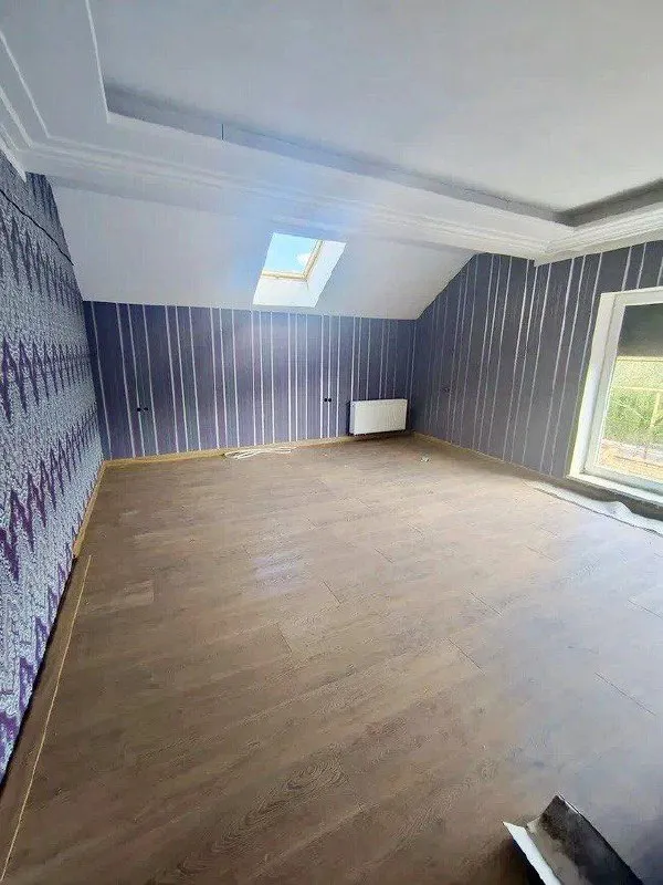 ‼️Продажа дома‼️

🏡Продажа шикарного загородного 2-х уровневого дома + гостевой дом + сауна, бассейн + гараж в 20 км. От центра г. Донецк, с. Красное, г. О. Докучаевск

✅Продам дом, общей площадью 306 м2., расположен на земельном участке 45 соток ( участок приватизирован) с ландшафтным дизайном и зоной барбекю.

✅Гостевой дом общей s-98 м2.
Три гаражных бокса и отдельное помещение с установленной системой подачи воды: 3 накопительных бака объемом по 1.5 куба.
Очистка воды осуществляется высокопроизводительным осмосом.
✅Планировка дома;
Цокольный этаж: планировался под домашний кинотеатр и спорт зал
✅Первый этаж: кухня-столовая, ванная комната
Второй этаж: 3 спальни. .. Водителей италии, германии, франции.
✅Планировка гостевого дома: кухня-столовая с выходом на террасу, 2 спальни, ванная комната.
✅Отопление и подогрев воды в каждом доме осуществляется газовыми котлами.
✅В случае отсутствия электроэнергия дом получает питание от 40 киловаттного дизельного генератора работающего на полной автоматике.
✅Три скважины, на участке установлена капельная система полива
🧾Документы готовы.
Больше фото по запросу.

💴Цена: 30🍋000.000 рублей
☎️+79494194208

Недвижимость днр - фотография - 6