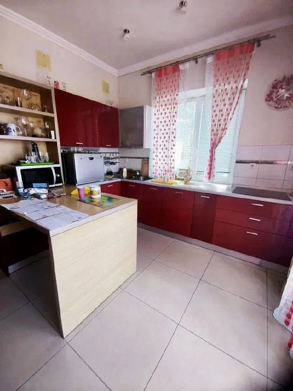 ‼️Продажа дома‼️

🏡Продажа шикарного загородного 2-х уровневого дома + гостевой дом + сауна, бассейн + гараж в 20 км. От центра г. Донецк, с. Красное, г. О. Докучаевск

✅Продам дом, общей площадью 306 м2., расположен на земельном участке 45 соток ( участок приватизирован) с ландшафтным дизайном и зоной барбекю.

✅Гостевой дом общей s-98 м2.
Три гаражных бокса и отдельное помещение с установленной системой подачи воды: 3 накопительных бака объемом по 1.5 куба.
Очистка воды осуществляется высокопроизводительным осмосом.
✅Планировка дома;
Цокольный этаж: планировался под домашний кинотеатр и спорт зал
✅Первый этаж: кухня-столовая, ванная комната
Второй этаж: 3 спальни. .. Водителей италии, германии, франции.
✅Планировка гостевого дома: кухня-столовая с выходом на террасу, 2 спальни, ванная комната.
✅Отопление и подогрев воды в каждом доме осуществляется газовыми котлами.
✅В случае отсутствия электроэнергия дом получает питание от 40 киловаттного дизельного генератора работающего на полной автоматике.
✅Три скважины, на участке установлена капельная система полива
🧾Документы готовы.
Больше фото по запросу.

💴Цена: 30🍋000.000 рублей
☎️+79494194208

Недвижимость днр - фотография - 7