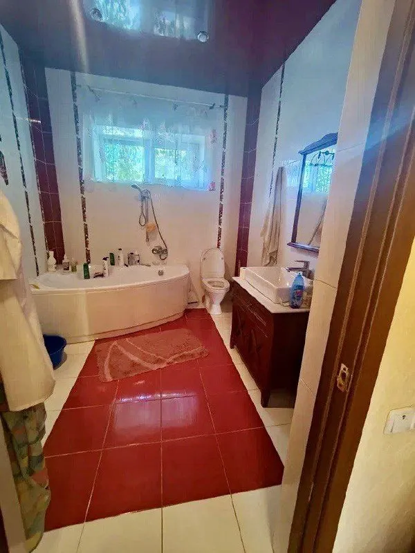 ‼️Продажа дома‼️

🏡Продажа шикарного загородного 2-х уровневого дома + гостевой дом + сауна, бассейн + гараж в 20 км. От центра г. Донецк, с. Красное, г. О. Докучаевск

✅Продам дом, общей площадью 306 м2., расположен на земельном участке 45 соток ( участок приватизирован) с ландшафтным дизайном и зоной барбекю.

✅Гостевой дом общей s-98 м2.
Три гаражных бокса и отдельное помещение с установленной системой подачи воды: 3 накопительных бака объемом по 1.5 куба.
Очистка воды осуществляется высокопроизводительным осмосом.
✅Планировка дома;
Цокольный этаж: планировался под домашний кинотеатр и спорт зал
✅Первый этаж: кухня-столовая, ванная комната
Второй этаж: 3 спальни. .. Водителей италии, германии, франции.
✅Планировка гостевого дома: кухня-столовая с выходом на террасу, 2 спальни, ванная комната.
✅Отопление и подогрев воды в каждом доме осуществляется газовыми котлами.
✅В случае отсутствия электроэнергия дом получает питание от 40 киловаттного дизельного генератора работающего на полной автоматике.
✅Три скважины, на участке установлена капельная система полива
🧾Документы готовы.
Больше фото по запросу.

💴Цена: 30🍋000.000 рублей
☎️+79494194208

Недвижимость днр - фотография - 9