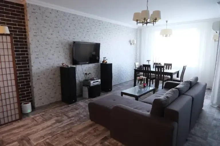 ‼️Аренда квартиры‼️

🏡Аренда квартиры г. Донецк днр киевский р-н 20-этажное здание.
Размер: 100м кв.
💴Цена: 75.000 рублей
✅Долгосрочная аренда.
Отличная квартира с красивым ремонтом для комфортного проживания, просторная и уютная.
✅Большой балкон с панормаными окнами — можно смотреть красивые закаты.
✅Есть всё необходимое для комфортного проживания.
Большая ванна 🛀 в ванной комнате.
✅Огромный шкаф для вашей одежды.
Просторный коридор.
Продуктовый магазин прямо в доме, очень удобно.
✅И кофейня с очень вкусным кофе.

✅Бак в процессе установки, вода будет каждый день👌🏻
📲Пишите и звоните, могу отправить видео из квартиры
🔥Собственник
☎️+79782928403

📨Подписаться - фотография - 3