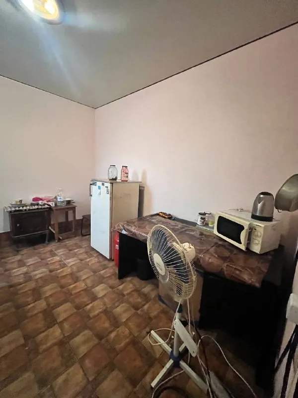 ‼️Аренда комнат‼️

🏡Аренда комнат в доме гостевого типа г. Донецк днр
🗺Ориентир: ленинский «ровд»

✅Сдам 6 отдельных комнат, каждая с ключами, 2 санузла, общая кухня, веранда, двор, парковочные места, гараж.
Интернет.
✅Срок от 1 месяца.
Вода ежедневно.
Больше фото по запросу.
💴Цена: 10.000₽/койко-место + свет, газ, вода, интернет.
☎️+79494194208

📨Подписаться - фотография - 2