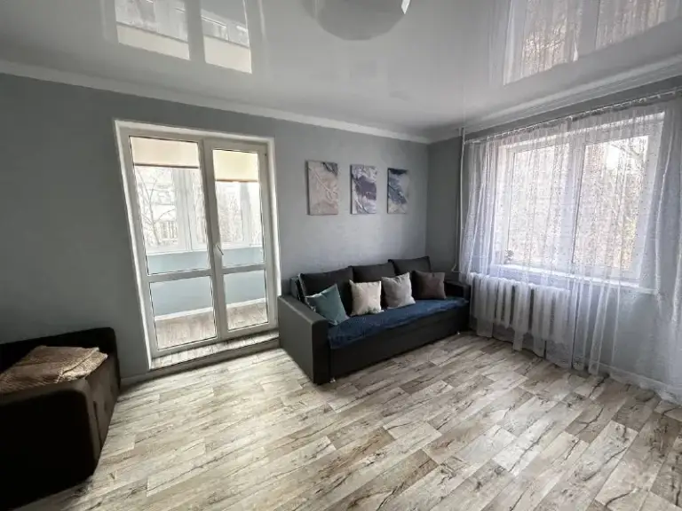 Сдам посуточно квартиры
🌇Макеевка, м-н зелёный.
🏡1К. Квартира, 🛌 3 спальных места.
💦 Вода круглосуточно.
💰 Цена 6000 ₽
🏡1К. Квартира
🛌4 Спальных места
💦Вода круглосуточно.
💰 Цена 7000 ₽
👍Уютные, чистые, теплые квартиры, после ремонта.
.Обе квартиры укомплектованы всем необходимым для комфортного проживания. Есть вся необходимая мебель, техника и кухонные принадлежности для удобного проживания. Постельное белье и полотенца. Средства личной гигиены. Утюг, фен.
🚫Квартира не сдается для вечеринок и шумных компаний.
🧾Для командировочных предоставляются отчетные документы.
🕰️Заселение круглосуточно. Варианты раннего и позднего заезда/выезда.
По вопросам и бронированию:
📲☎️ +79493665148 Или тг
Подписаться | дать объявление - фотография - 2