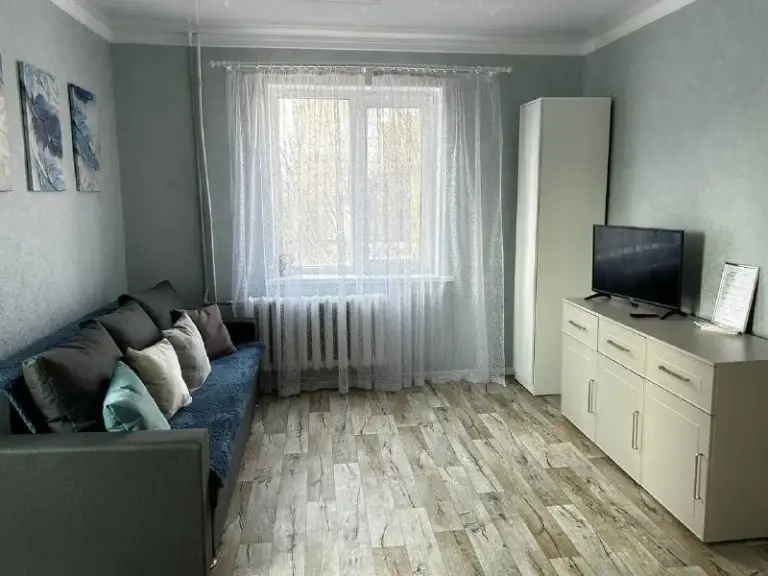 Сдам посуточно квартиры
🌇Макеевка, м-н зелёный.
🏡1К. Квартира, 🛌 3 спальных места.
💦 Вода круглосуточно.
💰 Цена 6000 ₽
🏡1К. Квартира
🛌4 Спальных места
💦Вода круглосуточно.
💰 Цена 7000 ₽
👍Уютные, чистые, теплые квартиры, после ремонта.
.Обе квартиры укомплектованы всем необходимым для комфортного проживания. Есть вся необходимая мебель, техника и кухонные принадлежности для удобного проживания. Постельное белье и полотенца. Средства личной гигиены. Утюг, фен.
🚫Квартира не сдается для вечеринок и шумных компаний.
🧾Для командировочных предоставляются отчетные документы.
🕰️Заселение круглосуточно. Варианты раннего и позднего заезда/выезда.
По вопросам и бронированию:
📲☎️ +79493665148 Или тг
Подписаться | дать объявление - фотография - 3