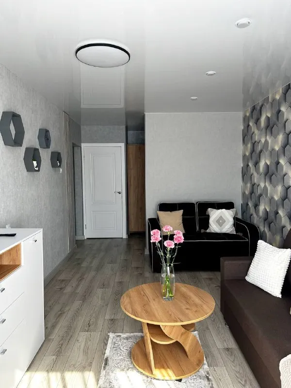 Сдам посуточно квартиры
🌇Макеевка, м-н зелёный.
🏡1К. Квартира, 🛌 3 спальных места.
💦 Вода круглосуточно.
💰 Цена 6000 ₽
🏡1К. Квартира
🛌4 Спальных места
💦Вода круглосуточно.
💰 Цена 7000 ₽
👍Уютные, чистые, теплые квартиры, после ремонта.
.Обе квартиры укомплектованы всем необходимым для комфортного проживания. Есть вся необходимая мебель, техника и кухонные принадлежности для удобного проживания. Постельное белье и полотенца. Средства личной гигиены. Утюг, фен.
🚫Квартира не сдается для вечеринок и шумных компаний.
🧾Для командировочных предоставляются отчетные документы.
🕰️Заселение круглосуточно. Варианты раннего и позднего заезда/выезда.
По вопросам и бронированию:
📲☎️ +79493665148 Или тг
Подписаться | дать объявление - фотография - 4
