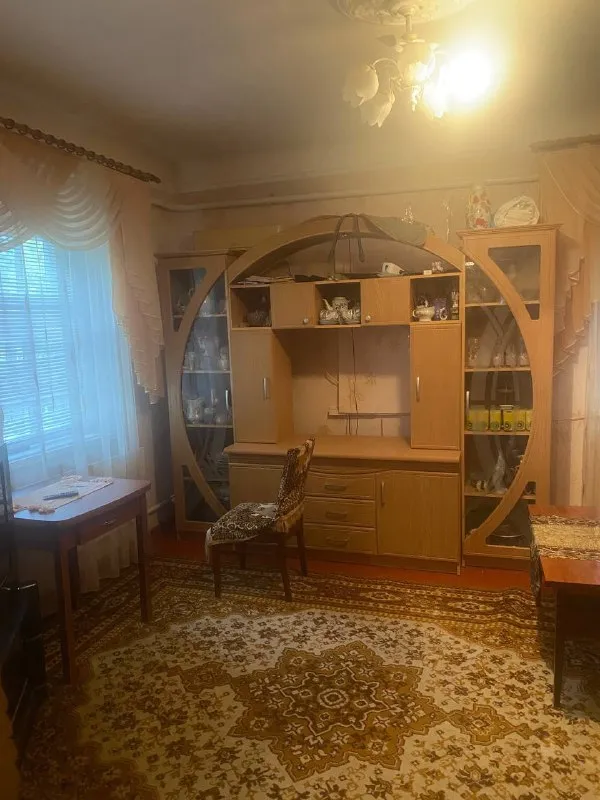 Сдам дом на долгосрочную аренду (от 6 месяцев). Донецк, киевский район, ветка.
Отдельно стоящий дом в жилом состоянии, 4 комнаты, свой двор, навес для авто, газовое отопление, вода по графику, стиральная машина, кондиционер, холодильник, телевизор, ванна и туалет в доме.
30000 Р + коммунальные. Оплата при заселении первый месяц + залог, без комиссии.
Номер: +79383152549
Связь в телеграмм @@vlad1sloove - фотография - 2