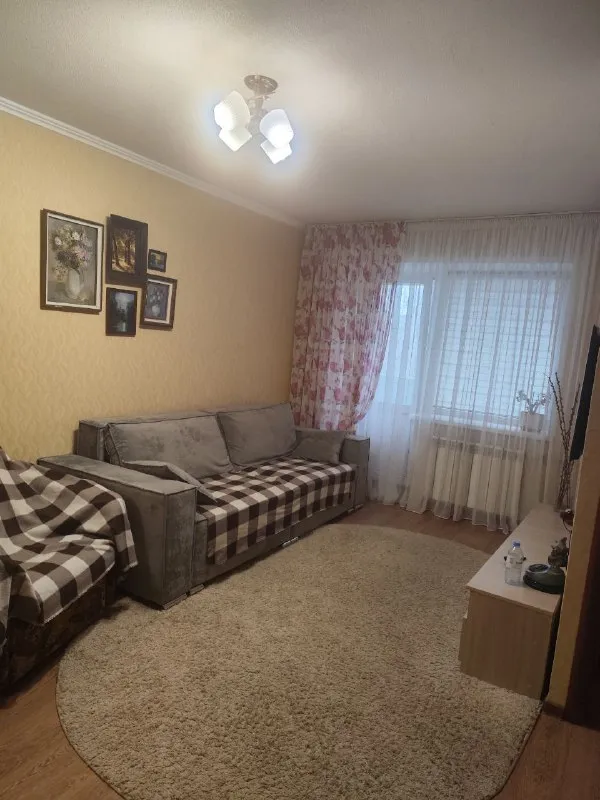 ⚡️Аренда квартиры от собственника

🏡Сдается уютная ухоженная однокомнатная квартира в калининском районе донецка (ул. М. Ульяновой)
✅Общая площадь 30 кв. М 5 этаж 5-ки, дом кирпичный, в середине дома.
✅Вода через накопительный бак.
✅Есть все для проживания - техника, мебель, посуда.
Удобное месторасположение - все рядом - детский сад, школы, мед. Универ, магазины, рынок и т. Д.

💴Стоимость 30000+счетчики+ залог (готова разбить на части)

✅ Только долгосрочная аренда (минимум на 6 месяцев).

‼️Долгосрочная аренда

Младше 25 лет, военных, и с животными не беру. Отдам предпочтение чистоплотной девушке или молодой семье.

☎️Тел: +7949 398 84 28 анна

Аренда днр - фотография - 2
