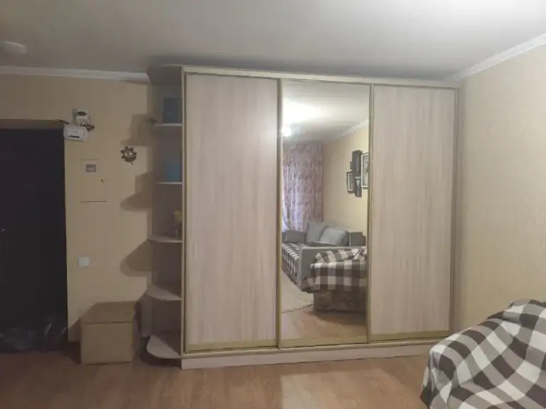 ⚡️Аренда квартиры от собственника

🏡Сдается уютная ухоженная однокомнатная квартира в калининском районе донецка (ул. М. Ульяновой)
✅Общая площадь 30 кв. М 5 этаж 5-ки, дом кирпичный, в середине дома.
✅Вода через накопительный бак.
✅Есть все для проживания - техника, мебель, посуда.
Удобное месторасположение - все рядом - детский сад, школы, мед. Универ, магазины, рынок и т. Д.

💴Стоимость 30000+счетчики+ залог (готова разбить на части)

✅ Только долгосрочная аренда (минимум на 6 месяцев).

‼️Долгосрочная аренда

Младше 25 лет, военных, и с животными не беру. Отдам предпочтение чистоплотной девушке или молодой семье.

☎️Тел: +7949 398 84 28 анна

Аренда днр - фотография - 3