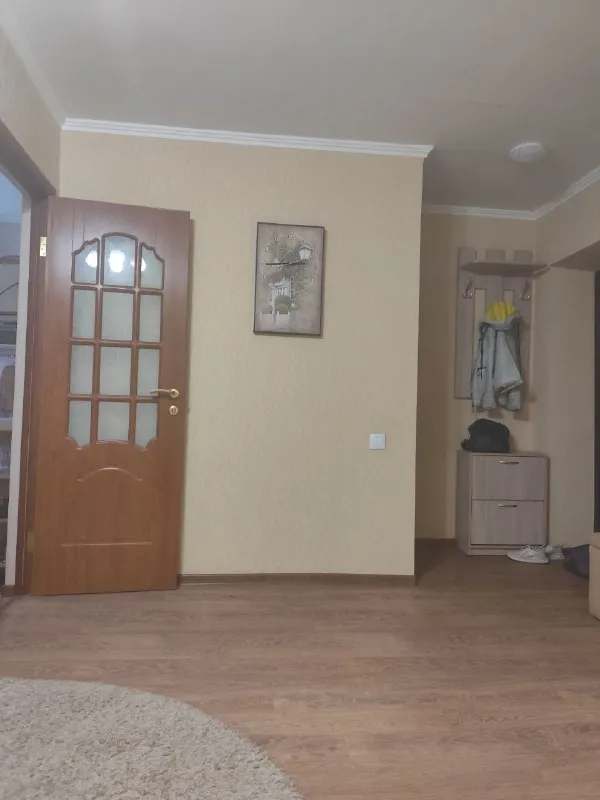 ⚡️Аренда квартиры от собственника

🏡Сдается уютная ухоженная однокомнатная квартира в калининском районе донецка (ул. М. Ульяновой)
✅Общая площадь 30 кв. М 5 этаж 5-ки, дом кирпичный, в середине дома.
✅Вода через накопительный бак.
✅Есть все для проживания - техника, мебель, посуда.
Удобное месторасположение - все рядом - детский сад, школы, мед. Универ, магазины, рынок и т. Д.

💴Стоимость 30000+счетчики+ залог (готова разбить на части)

✅ Только долгосрочная аренда (минимум на 6 месяцев).

‼️Долгосрочная аренда

Младше 25 лет, военных, и с животными не беру. Отдам предпочтение чистоплотной девушке или молодой семье.

☎️Тел: +7949 398 84 28 анна

Аренда днр - фотография - 4
