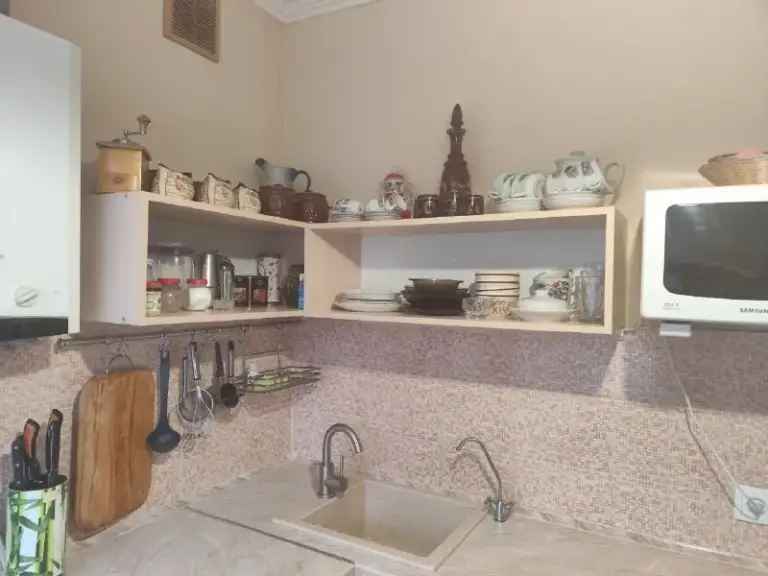 ⚡️Аренда квартиры от собственника

🏡Сдается уютная ухоженная однокомнатная квартира в калининском районе донецка (ул. М. Ульяновой)
✅Общая площадь 30 кв. М 5 этаж 5-ки, дом кирпичный, в середине дома.
✅Вода через накопительный бак.
✅Есть все для проживания - техника, мебель, посуда.
Удобное месторасположение - все рядом - детский сад, школы, мед. Универ, магазины, рынок и т. Д.

💴Стоимость 30000+счетчики+ залог (готова разбить на части)

✅ Только долгосрочная аренда (минимум на 6 месяцев).

‼️Долгосрочная аренда

Младше 25 лет, военных, и с животными не беру. Отдам предпочтение чистоплотной девушке или молодой семье.

☎️Тел: +7949 398 84 28 анна

Аренда днр - фотография - 6