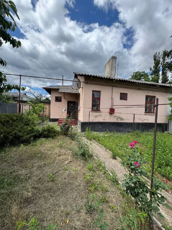Срочно продается 🏡 дом

🌇Макеевка, кировская сторона, совколония. 📍

✅Общая площадь 67.2кв. М, три комнаты, кухня, санузел.
⛽Дом газифицирован
💦Канализация и вода центральная
✅Фундамент - бутовый камень, стены - шлакоблок ( толщина 40 см), потолки 310см - железобетонные плиты, крыша перекрыта.
✅В доме большой сухой подвал.
🅿 Два гаража, один со смотровой ямой, сарай, 6 соток земли.
✅Есть летний дом, полностью со всеми коммуникациями : санузел, две комнаты, кухня, газ, вода, свет, канализация.
Развитая инфраструктура !

📑Документы готовы.
📷Больше фото по запросу.
💰Цена 4 500 000 ₽

☎️+79493418412 Лилия ан терем

Подписаться  |  дать объявление - фотография - 1