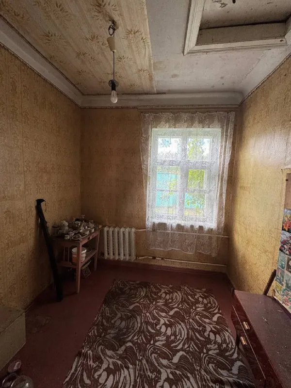 Срочно продается 🏡 дом

🌇Макеевка, кировская сторона, совколония. 📍

✅Общая площадь 67.2кв. М, три комнаты, кухня, санузел.
⛽Дом газифицирован
💦Канализация и вода центральная
✅Фундамент - бутовый камень, стены - шлакоблок ( толщина 40 см), потолки 310см - железобетонные плиты, крыша перекрыта.
✅В доме большой сухой подвал.
🅿 Два гаража, один со смотровой ямой, сарай, 6 соток земли.
✅Есть летний дом, полностью со всеми коммуникациями : санузел, две комнаты, кухня, газ, вода, свет, канализация.
Развитая инфраструктура !

📑Документы готовы.
📷Больше фото по запросу.
💰Цена 4 500 000 ₽

☎️+79493418412 Лилия ан терем

Подписаться  |  дать объявление - фотография - 3