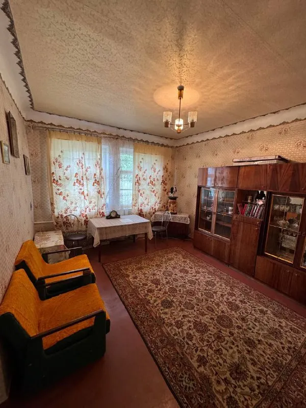 Срочно продается 🏡 дом

🌇Макеевка, кировская сторона, совколония. 📍

✅Общая площадь 67.2кв. М, три комнаты, кухня, санузел.
⛽Дом газифицирован
💦Канализация и вода центральная
✅Фундамент - бутовый камень, стены - шлакоблок ( толщина 40 см), потолки 310см - железобетонные плиты, крыша перекрыта.
✅В доме большой сухой подвал.
🅿 Два гаража, один со смотровой ямой, сарай, 6 соток земли.
✅Есть летний дом, полностью со всеми коммуникациями : санузел, две комнаты, кухня, газ, вода, свет, канализация.
Развитая инфраструктура !

📑Документы готовы.
📷Больше фото по запросу.
💰Цена 4 500 000 ₽

☎️+79493418412 Лилия ан терем

Подписаться  |  дать объявление - фотография - 4