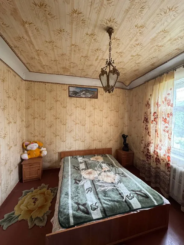 Срочно продается 🏡 дом

🌇Макеевка, кировская сторона, совколония. 📍

✅Общая площадь 67.2кв. М, три комнаты, кухня, санузел.
⛽Дом газифицирован
💦Канализация и вода центральная
✅Фундамент - бутовый камень, стены - шлакоблок ( толщина 40 см), потолки 310см - железобетонные плиты, крыша перекрыта.
✅В доме большой сухой подвал.
🅿 Два гаража, один со смотровой ямой, сарай, 6 соток земли.
✅Есть летний дом, полностью со всеми коммуникациями : санузел, две комнаты, кухня, газ, вода, свет, канализация.
Развитая инфраструктура !

📑Документы готовы.
📷Больше фото по запросу.
💰Цена 4 500 000 ₽

☎️+79493418412 Лилия ан терем

Подписаться  |  дать объявление - фотография - 7