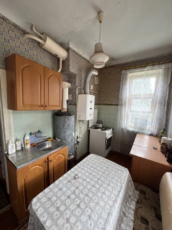 Срочно продается 🏡 дом

🌇Макеевка, кировская сторона, совколония. 📍

✅Общая площадь 67.2кв. М, три комнаты, кухня, санузел.
⛽Дом газифицирован
💦Канализация и вода центральная
✅Фундамент - бутовый камень, стены - шлакоблок ( толщина 40 см), потолки 310см - железобетонные плиты, крыша перекрыта.
✅В доме большой сухой подвал.
🅿 Два гаража, один со смотровой ямой, сарай, 6 соток земли.
✅Есть летний дом, полностью со всеми коммуникациями : санузел, две комнаты, кухня, газ, вода, свет, канализация.
Развитая инфраструктура !

📑Документы готовы.
📷Больше фото по запросу.
💰Цена 4 500 000 ₽

☎️+79493418412 Лилия ан терем

Подписаться  |  дать объявление - фотография - 8