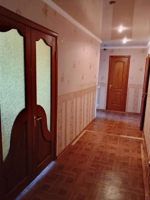 ‼️Продажа квартиры‼️

🏡Продам комнатную квартиру от собственника г. Харцызск днр
Квартира расположена в центре города, напротив д/с « радуга»

✅Этажность–7/9 жилого дома
✅Общая площадь–68.3 м2

✅Квартира угловая
Комнаты раздельные, светлые окна, трубы пластиковые
🔥Собственник

📲Все вопросы по телефону;
☎️+7(949) 387-14-26

📨Подписаться - фотография - 2