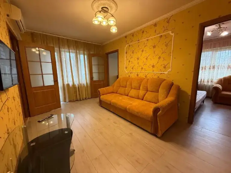 Посуточно 3 ком. Квартира
🌇Центр донецка, ворошиловский район, проспект ватутина, звездочка. 📍
✅3 Этаж.
✅Мебель, техника.
✅Двуспальный диван, 2 односпальные кровати, цифровое телевидение, интернет, роутер, посуда, постельное к вашим услугам!
❗️Возраст строго 18+, курение только на балконе ! Не сдаётся для проведения вечеринок!
📲☎️+79494707442 Или telegram
Подписаться | дать объявление - фотография - 1