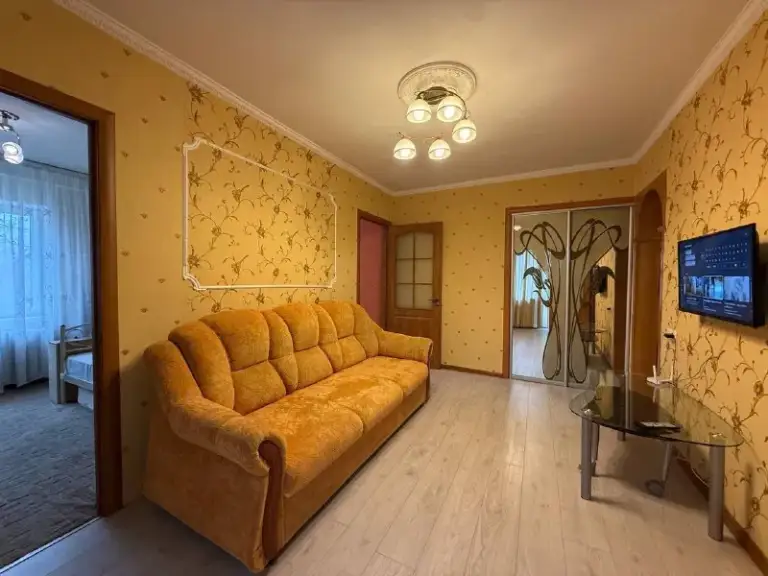 Посуточно 3 ком. Квартира
🌇Центр донецка, ворошиловский район, проспект ватутина, звездочка. 📍
✅3 Этаж.
✅Мебель, техника.
✅Двуспальный диван, 2 односпальные кровати, цифровое телевидение, интернет, роутер, посуда, постельное к вашим услугам!
❗️Возраст строго 18+, курение только на балконе ! Не сдаётся для проведения вечеринок!
📲☎️+79494707442 Или telegram
Подписаться | дать объявление - фотография - 2