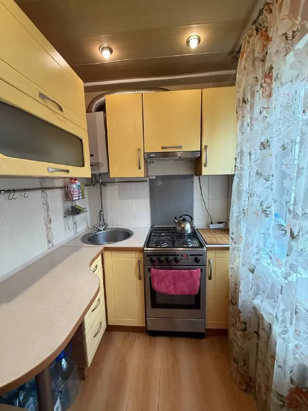 Посуточно 3 ком. Квартира
🌇Центр донецка, ворошиловский район, проспект ватутина, звездочка. 📍
✅3 Этаж.
✅Мебель, техника.
✅Двуспальный диван, 2 односпальные кровати, цифровое телевидение, интернет, роутер, посуда, постельное к вашим услугам!
❗️Возраст строго 18+, курение только на балконе ! Не сдаётся для проведения вечеринок!
📲☎️+79494707442 Или telegram
Подписаться | дать объявление - фотография - 9
