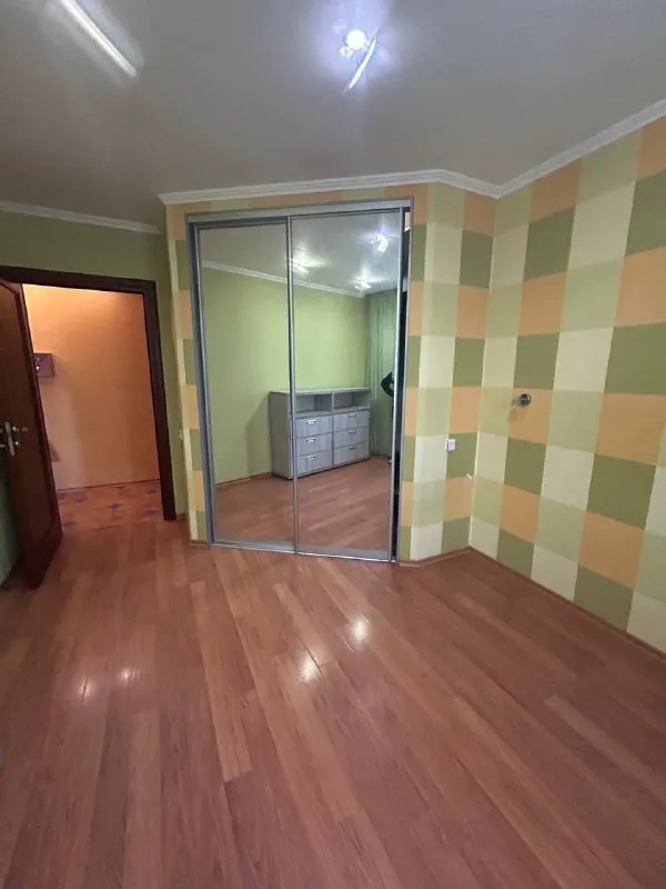 Продажа 3 комнатной квартиры
🌇Ленинский р-н, ул. Скляренко📍
✅Квартира с ремонтом
💦Вода круглосуточно💦
✅Площадь 55,2
✅3 Этаж из 9
👍Отличное состояние
Капитальный ремонт🛠️
Заходи и живи❗️ - фотография - 1
