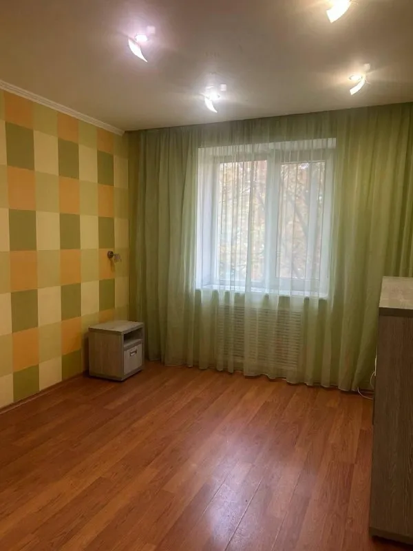 Продажа 3 комнатной квартиры
🌇Ленинский р-н, ул. Скляренко📍
✅Квартира с ремонтом
💦Вода круглосуточно💦
✅Площадь 55,2
✅3 Этаж из 9
👍Отличное состояние
Капитальный ремонт🛠️
Заходи и живи❗️ - фотография - 2
