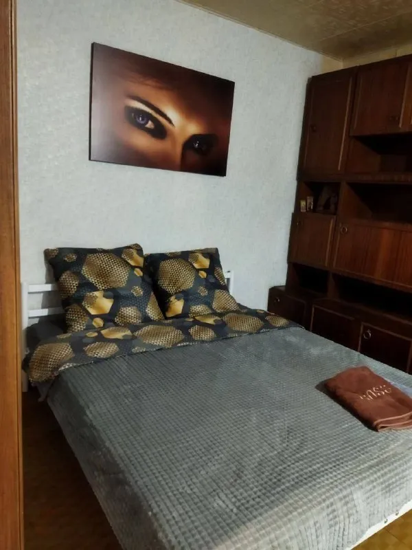 ‼️Продажа квартиры‼️
🏡Продажа комнатная квартира г. Донецк днр
Кировский р-н мкр-н солнечный ул. Скляренко 16
✅Этажность–2/9 жилого дома
✅Общая площадь–57 м2
✅Жилая–37 м2
✅Кухня–8 м2
✅Планировка квартиры 2+1
Есть две лоджии
Тамбур на две квартиры
✅Проводка проходила ревизию
Окна пластиковые
Трубы и батареи отопления частично заменены
✅Сантехника менялась установлен нагревательный бак
✅Вода в квартире ежедневно, почти круглосуточно
🧾Документы готовы
🔥Собственник
💴Цена: 4🍋900.000 рублей
☎️+7(949) 341-06-16 Иван
📨Подписаться - фотография - 3