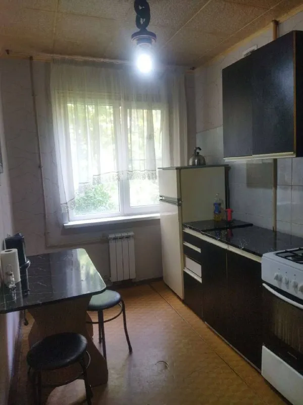 ‼️Продажа квартиры‼️
🏡Продажа комнатная квартира г. Донецк днр
Кировский р-н мкр-н солнечный ул. Скляренко 16
✅Этажность–2/9 жилого дома
✅Общая площадь–57 м2
✅Жилая–37 м2
✅Кухня–8 м2
✅Планировка квартиры 2+1
Есть две лоджии
Тамбур на две квартиры
✅Проводка проходила ревизию
Окна пластиковые
Трубы и батареи отопления частично заменены
✅Сантехника менялась установлен нагревательный бак
✅Вода в квартире ежедневно, почти круглосуточно
🧾Документы готовы
🔥Собственник
💴Цена: 4🍋900.000 рублей
☎️+7(949) 341-06-16 Иван
📨Подписаться - фотография - 5