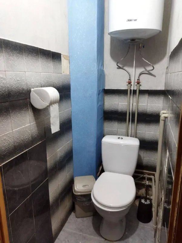 ‼️Продажа квартиры‼️
🏡Продажа комнатная квартира г. Донецк днр
Кировский р-н мкр-н солнечный ул. Скляренко 16
✅Этажность–2/9 жилого дома
✅Общая площадь–57 м2
✅Жилая–37 м2
✅Кухня–8 м2
✅Планировка квартиры 2+1
Есть две лоджии
Тамбур на две квартиры
✅Проводка проходила ревизию
Окна пластиковые
Трубы и батареи отопления частично заменены
✅Сантехника менялась установлен нагревательный бак
✅Вода в квартире ежедневно, почти круглосуточно
🧾Документы готовы
🔥Собственник
💴Цена: 4🍋900.000 рублей
☎️+7(949) 341-06-16 Иван
📨Подписаться - фотография - 7