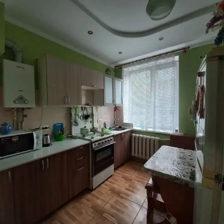 ‼️Продажа квартиры‼️
🏡Продам двухкомнатную квартиру г. Амвросиевка днр ул. Павших коммунаров, 27
✅Общая площадь–54 м2
✅Квартира расположена на первом этаже
✅Комнаты раздельные
Санузел совмещённый
Есть газовая колонка
✅Вода идёт круглосуточно
Квартира продаётся с мебелью и бытовой техникой
🔥Собственник
💴Цена: 3🍋500.000 рублей
☎️+7(949) 446-54-01
📨Подписаться - фотография - 4