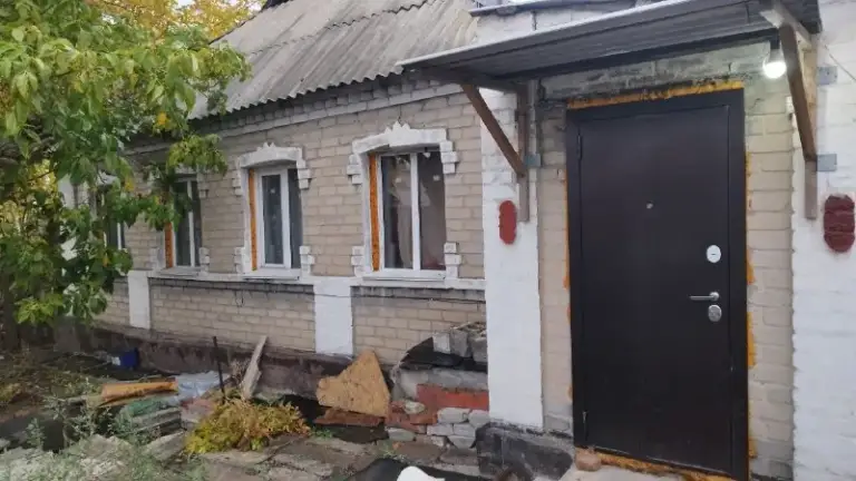 ‼️Продажа дома‼️
🏡Продаётся дом г. Донецк днр
Петровский район
✅Общая площадь дома 82 м2
✅Жилая–67 м2
🏡Участок–9.5 соток земли
🔥Собственник
💴Цена: 2🍋200.000 рублей
☎️+7(949) 458-77-92
📨Подписаться - фотография - 2