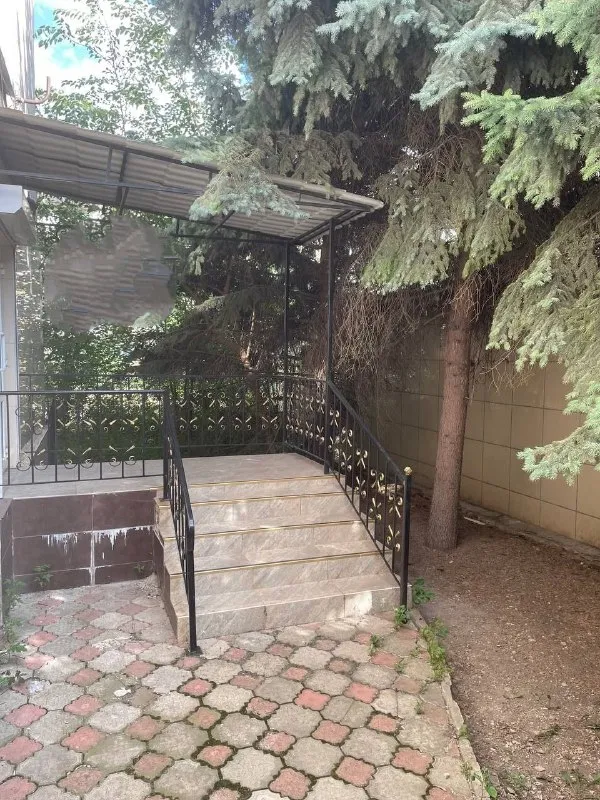 🔑 Продается встроеное нежилое помещение, салон красоты в центре города.
‼Документы готовы‼
- Цена: 7 900 000 рублей. Срочно!
- Г. Харцызск
- S=40.2 m2
- В помещении новый ремонт, заменена электропроводка (тумблер на каждую комнату). Индивидуальное отопление( электрический котел), новый бойлер, накопительный бак на 100 л. С насосной станцией, новая сантехника, мягкая мебель, профессиональная мебель, пожарная сигнализация, ступеньки с антискользящим покрытием, ухоженный придомовой участок.

Цена: 7 900 000 рублей. Срочно!

☎Тел. +7 (949) 331-92-15 анна
📞 Тел. +7 (900) 185-49-85 (tele2)
+7 949 331 92 15 (Whatsapp, telegram. )

▪️ Недвижимость большого харцызска 👈 подписаться
▪️ Разместить объявление
▪️ Обсудить - фотография - 3