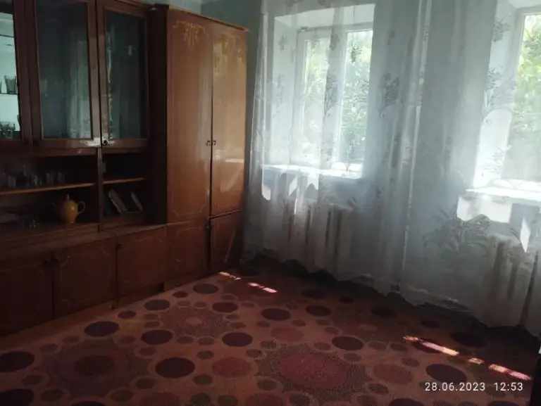 Аренда дома на ветке, очень удобное местоположение (ориентир ул. Молодых шахтеров). Дом с газовым отоплением, удобствами. 4 жилых комнаты. Большая ванная комната и кухня. Стиральная машинка, холодильник no frost. Колонка и бойлер. Окна пластиковые. Спальных мест мало - можно заезжать со своей мебелью/кроватями. Центральная канализация. Цена 20 000руб. Ан анна
+7 949 470 04 83 (Феникс)
+7 949 796 89 69 (Миранда) - фотография - 2