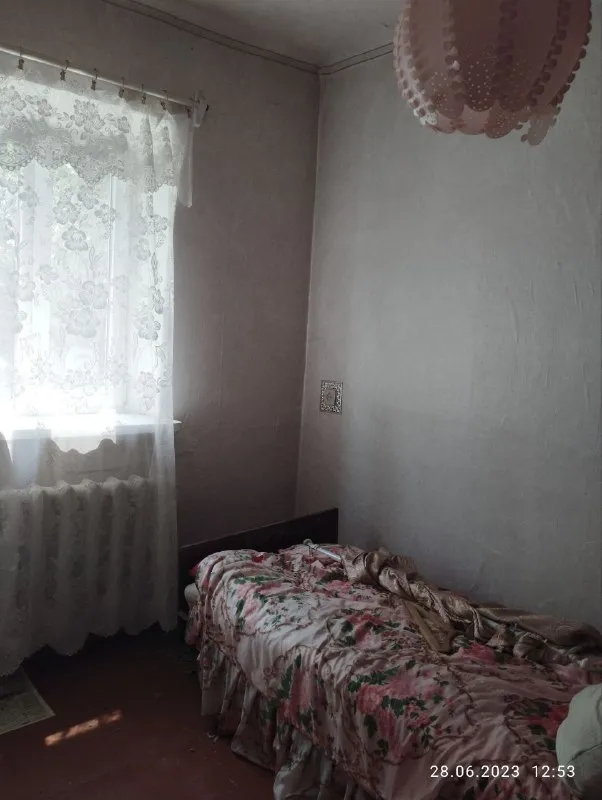 Аренда дома на ветке, очень удобное местоположение (ориентир ул. Молодых шахтеров). Дом с газовым отоплением, удобствами. 4 жилых комнаты. Большая ванная комната и кухня. Стиральная машинка, холодильник no frost. Колонка и бойлер. Окна пластиковые. Спальных мест мало - можно заезжать со своей мебелью/кроватями. Центральная канализация. Цена 20 000руб. Ан анна
+7 949 470 04 83 (Феникс)
+7 949 796 89 69 (Миранда) - фотография - 6